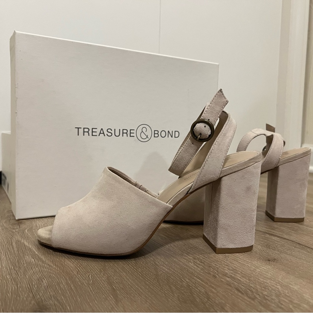 Treasure & Bond Pipper Block Heel Sandal in Bone Suede